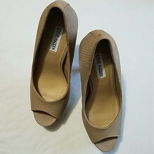 Steve Madden Tan heels
